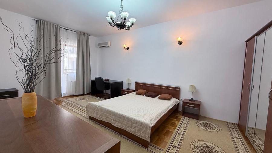 Apartament cu 3 camere semidecomandat în Herăstrău
