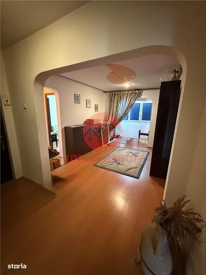 Apartament cu 4 camere decomandat în Inel II