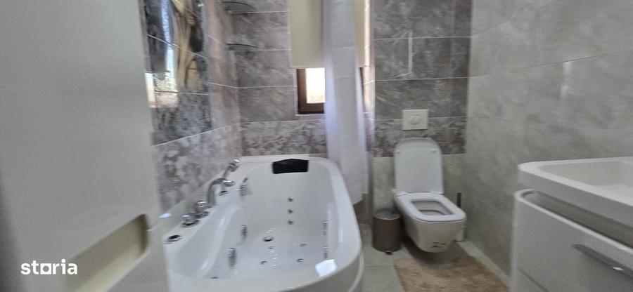 Apartament cu 3 camere, mobilat în Central