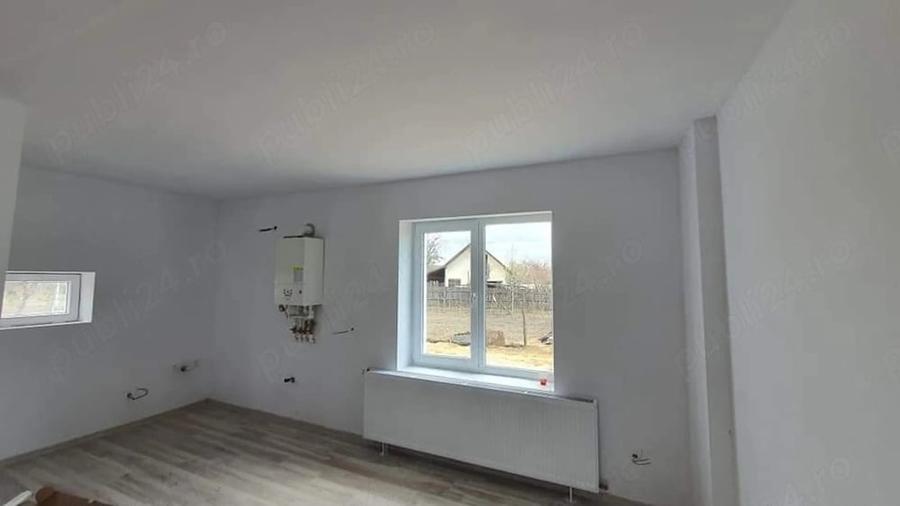 Casă cu 3 camere cu Teren 1200 Mp în Central