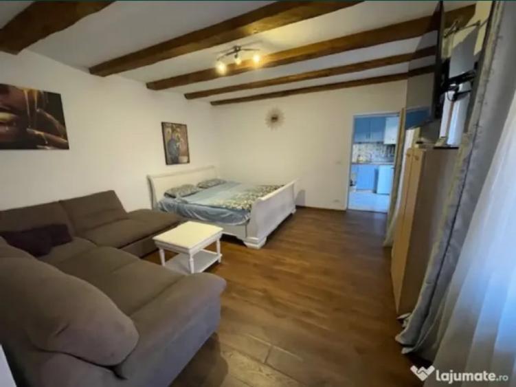 Apartament cu 2 camere semidecomandat în Centrul Istoric