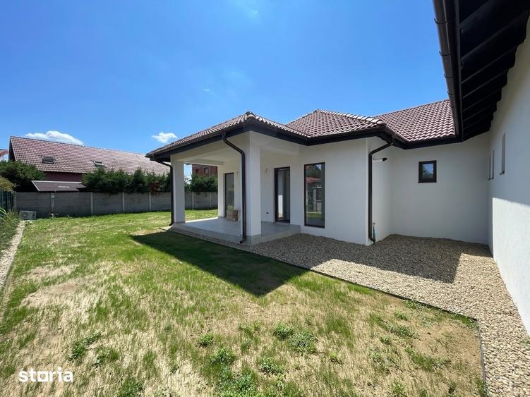 Casă cu 4 camere cu Teren 325 Mp în Moșnița Nouă