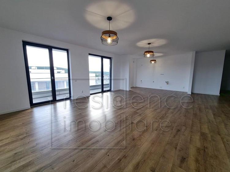 Apartament cu 4 camere semidecomandat, mobilat în Zorilor