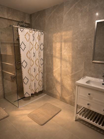 Apartament cu 3 camere decomandat, mobilat în Faleza Nord