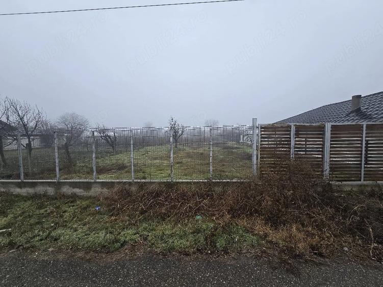 Teren de 974 mp, în Vânători