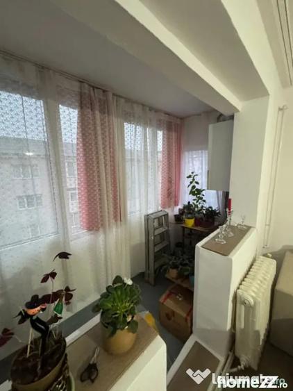 Apartament cu 3 camere semidecomandat în Central