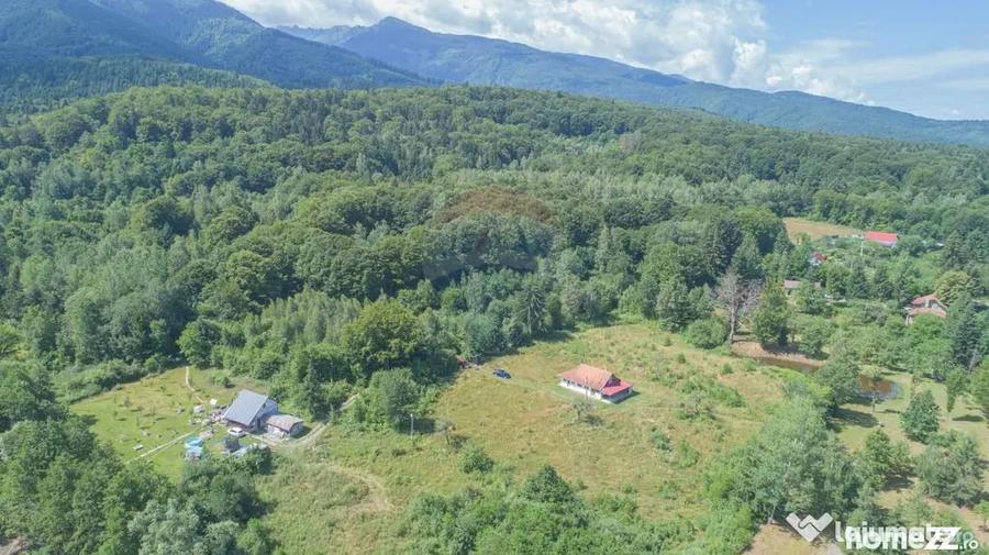Casă cu 3 camere cu Teren 8100 Mp în Ucea