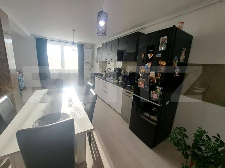 Apartament cu 6 camere semidecomandat în Tractorul