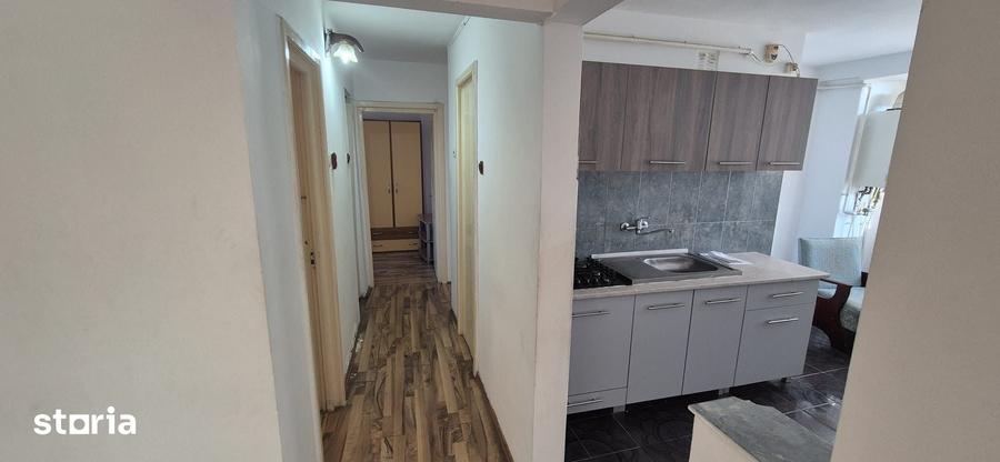 Apartament cu 3 camere decomandat în Central