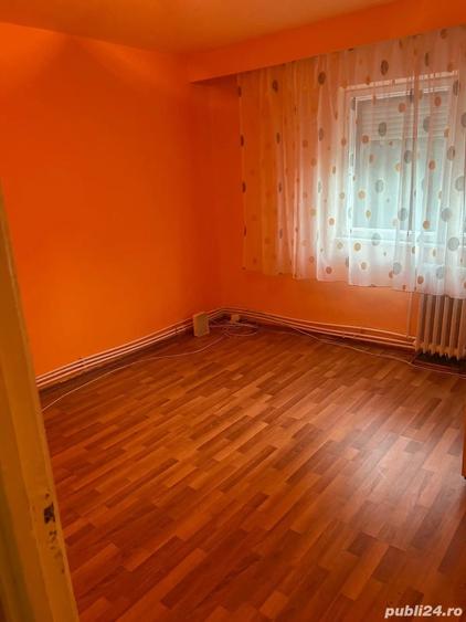 Apartament cu 4 camere decomandat în Bejan