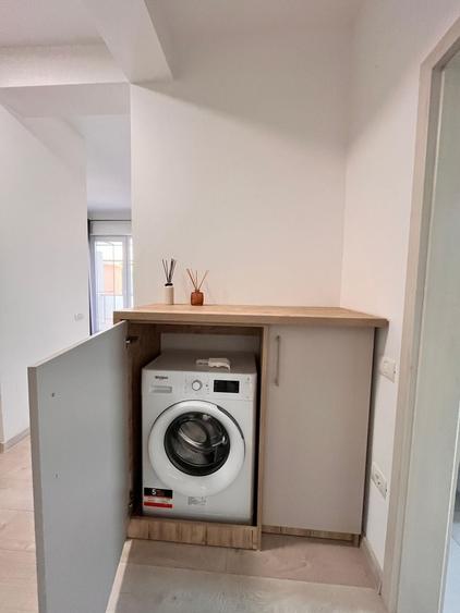 Apartament cu 3 camere decomandat, mobilat în Dumbrăvița