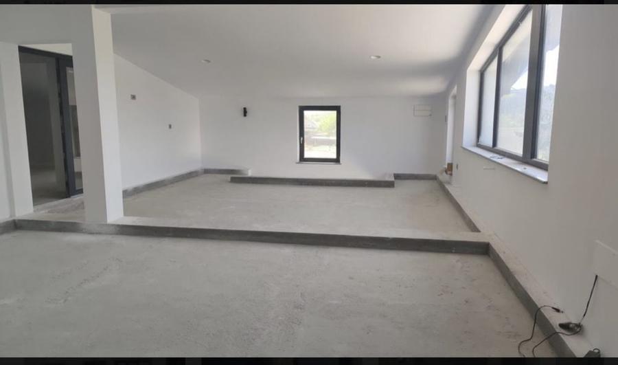 Spațiu comercial, de 396 mp, în Bălteni