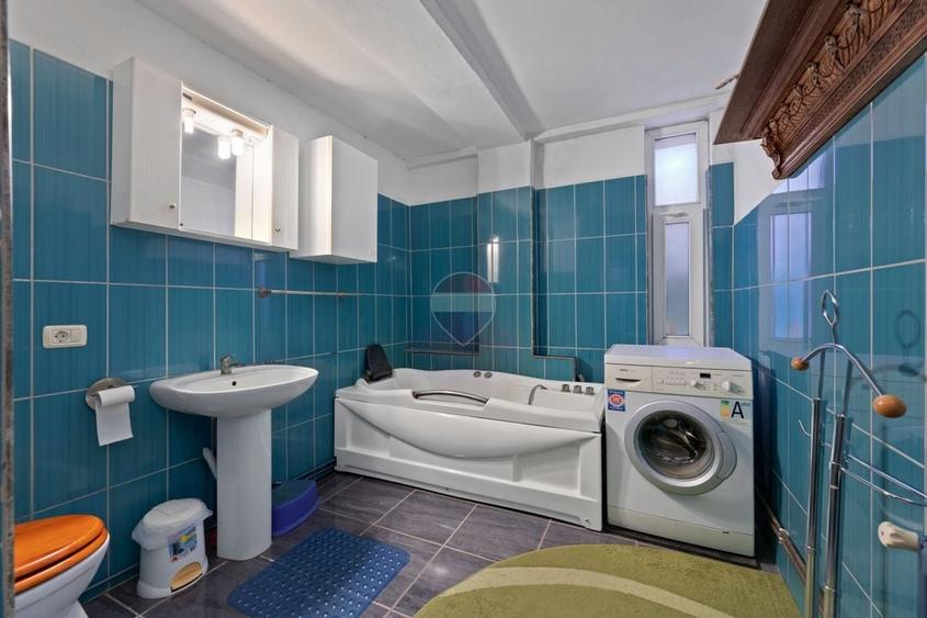 Casă individuală cu 8 camere cu Teren 580 Mp în UTA