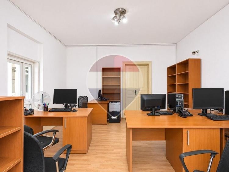 Casă individuală cu 6 camere cu Teren 132 Mp în Gara de Nord