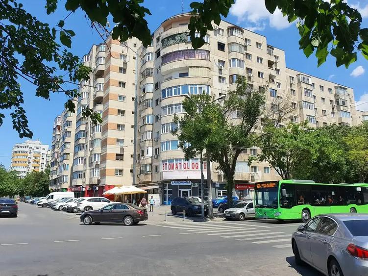 Apartament cu 3 camere decomandat, mobilat în Sebastian