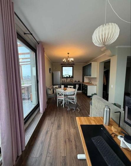 Penthouse cu 3 camere decomandat, mobilat în Poarta 6