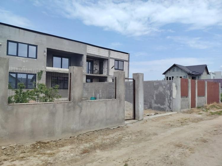 Casă individuală cu 4 camere cu Teren 250 Mp în Cernele