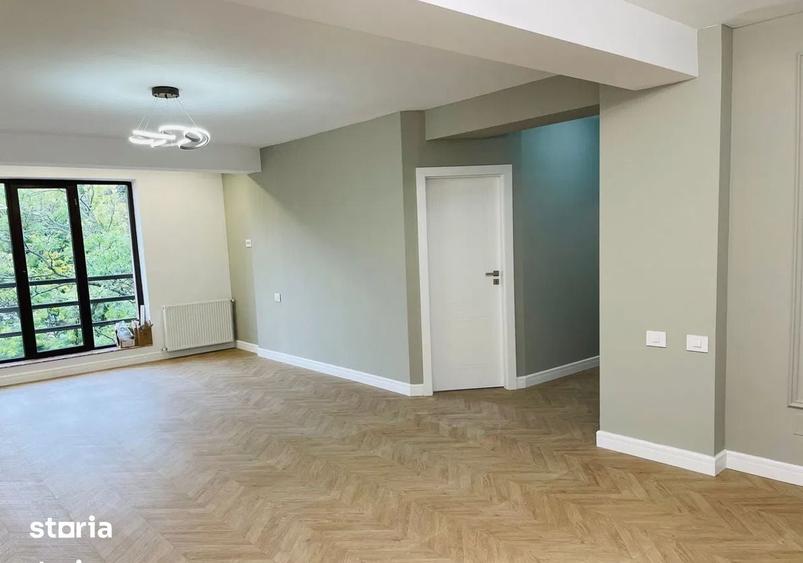 Apartament cu 4 camere în Arcul de Triumf