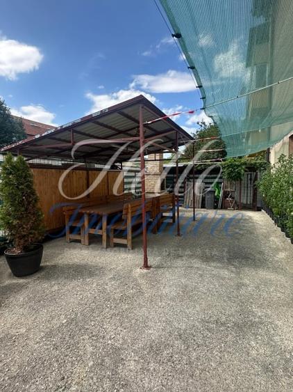 Apartament cu 4 camere semidecomandat în Florești