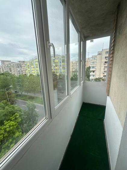 Apartament cu 3 camere semidecomandat, mobilat în 13 Septembrie