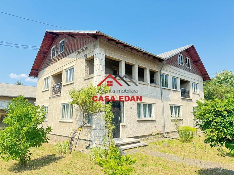 Casă individuală cu 9 camere cu Teren 561 Mp în Câmpina