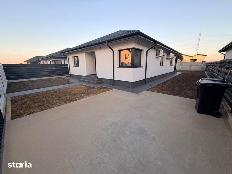 Casă cu 4 camere cu Teren 478 Mp în Săbăreni
