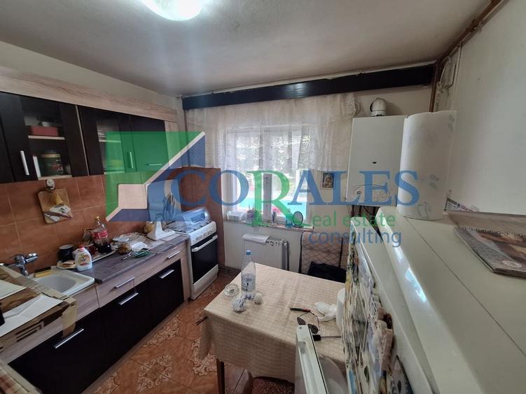 Apartament cu 3 camere decomandat în Lipovei