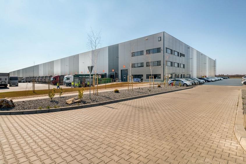 Spațiu industrial, de 1,695 mp, în Exterior Sud
