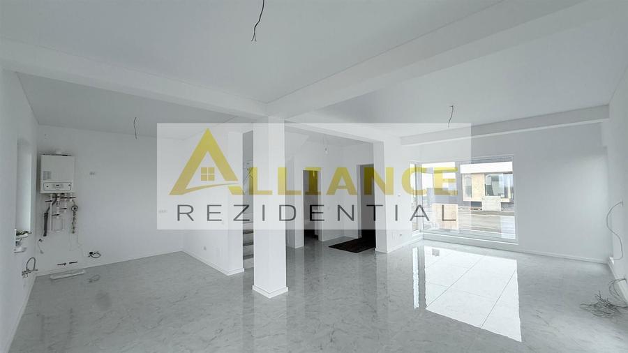 Casă individuală cu 4 camere cu Canalizare în Berceni