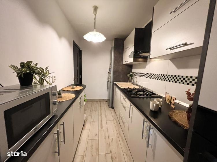 Apartament cu 4 camere semidecomandat în Florești