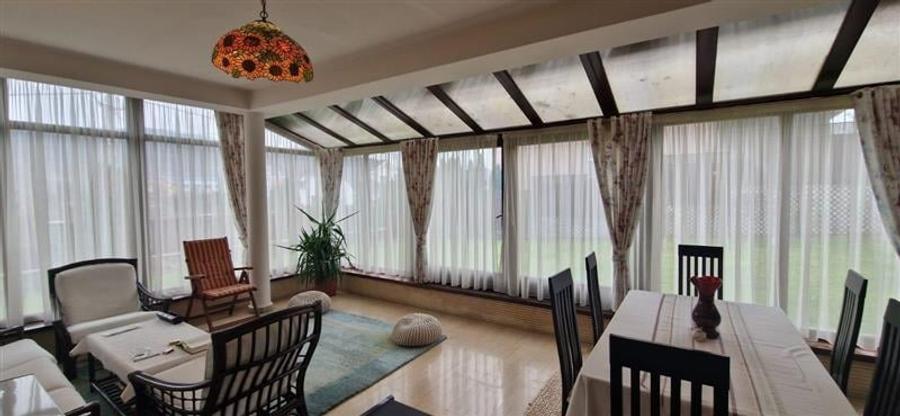 Casă individuală cu 6 camere cu Teren 1725 Mp în Exterior Sud