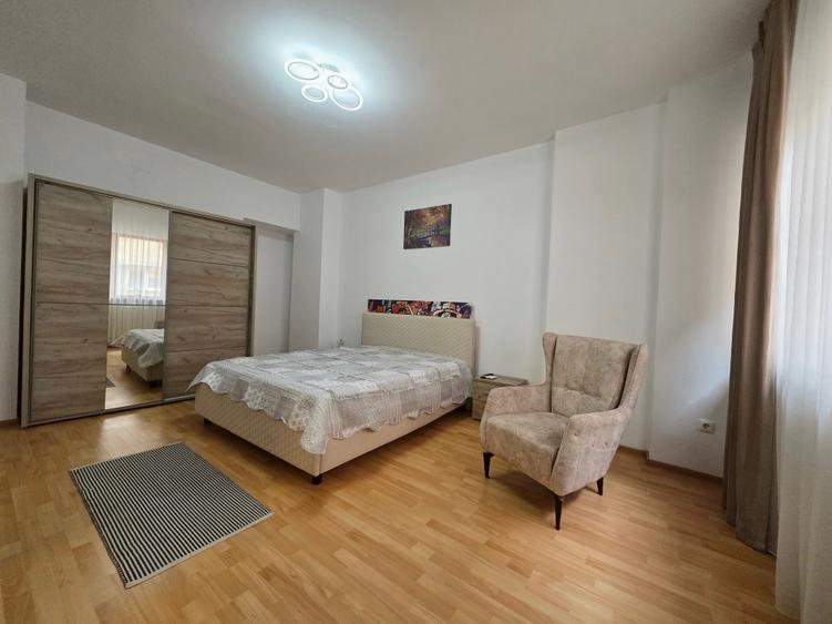 Apartament cu 2 camere semidecomandat în Universitate