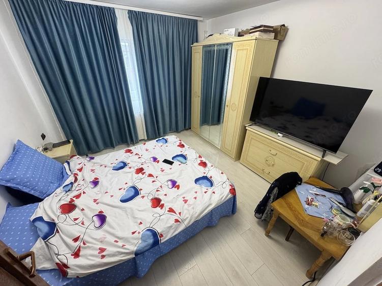 Apartament cu 3 camere decomandat în Poarta 6