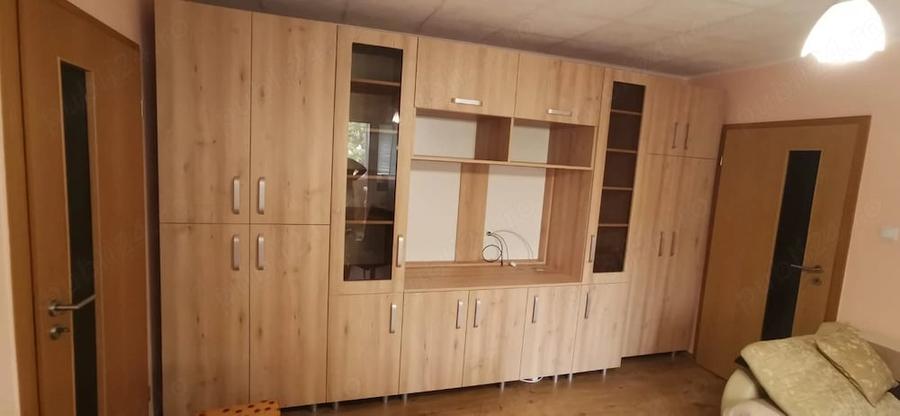 Apartament cu 3 camere semidecomandat în Dâmbovița