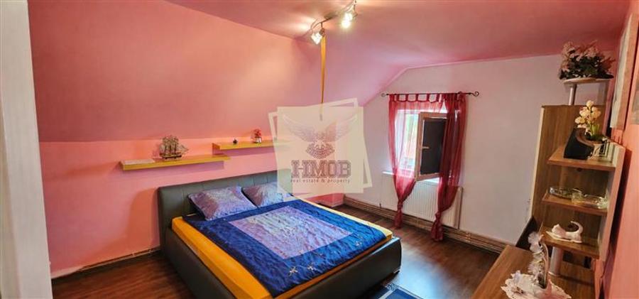 Casă individuală cu 6 camere cu Canalizare în Central