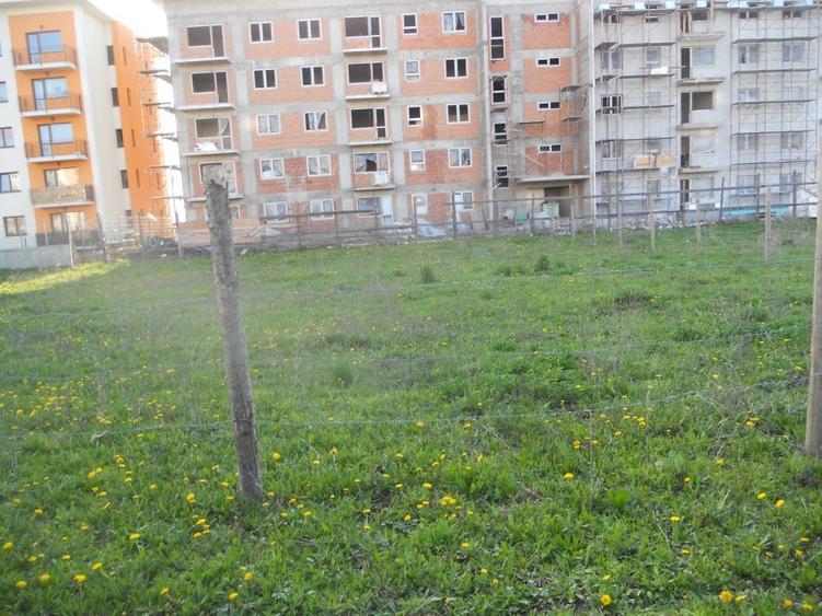 Teren intravilan de 1000 mp, în Tractorul