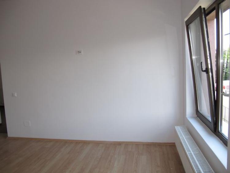 Casă cu 6 camere cu Teren 692 Mp în Drumul Taberei