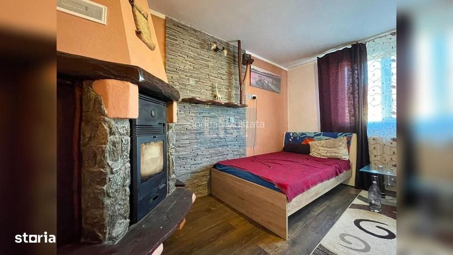 Casa rustica cu piscina,teren generos si potential excelent in Tarnova
