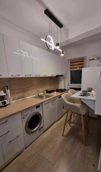 Apartament cu 2 camere decomandat, mobilat în Politehnica