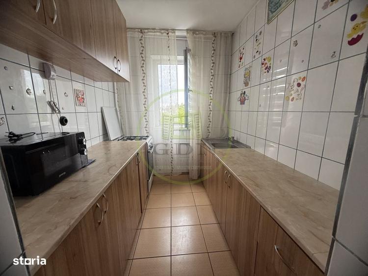 Apartament cu 2 camere semidecomandat în Craiovița Nouă
