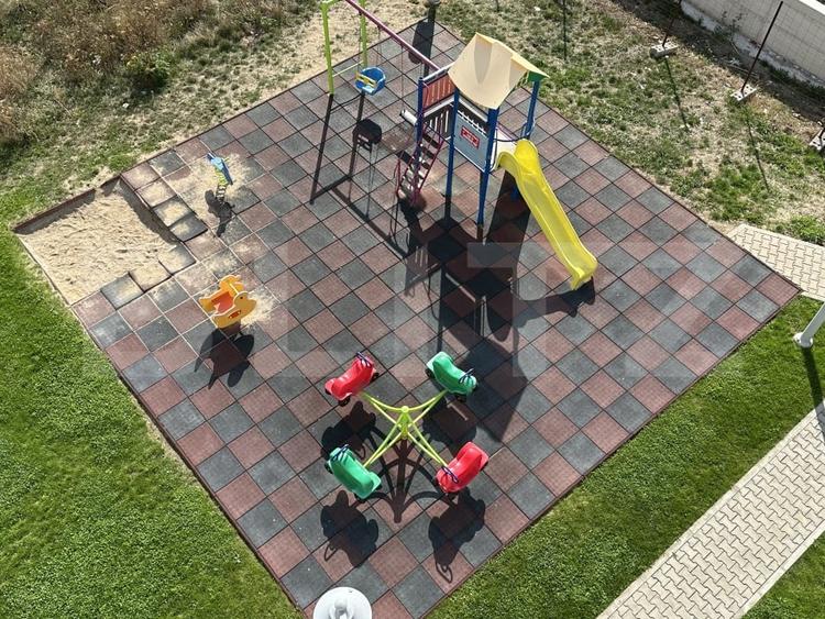 Apartament cu 3 camere decomandat, mobilat în Florești