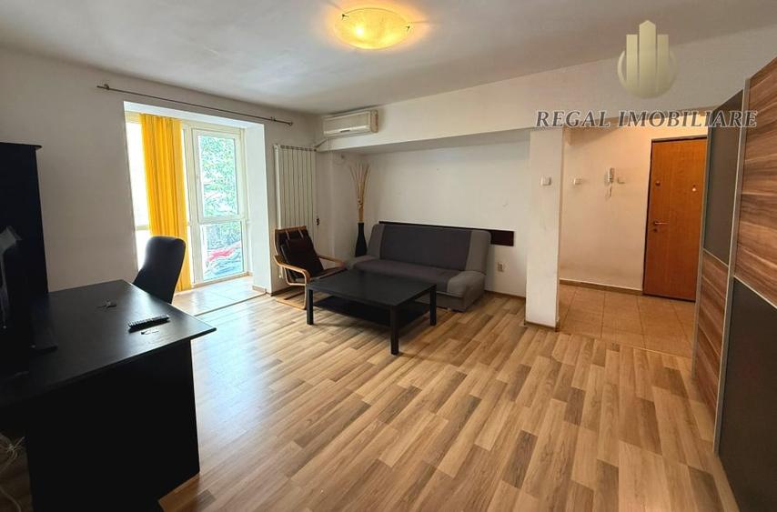Apartament cu 2 camere semidecomandat, mobilat în Universitate