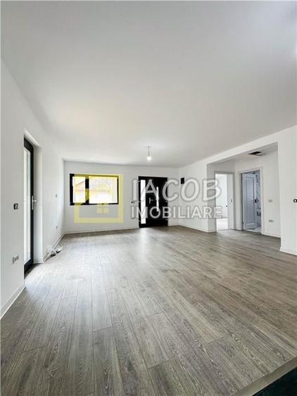 Casă individuală cu 3 camere cu Teren 450 Mp în Mărgineni