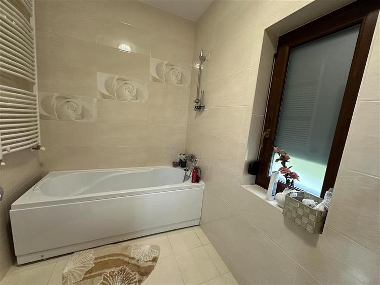 Apartament cu 3 camere decomandat în Valea Lupului