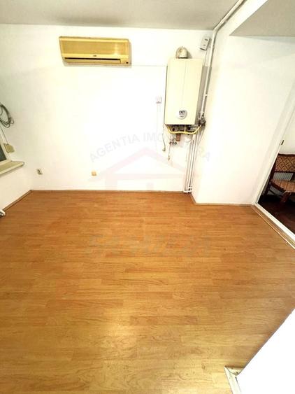 Apartament cu 3 camere decomandat în