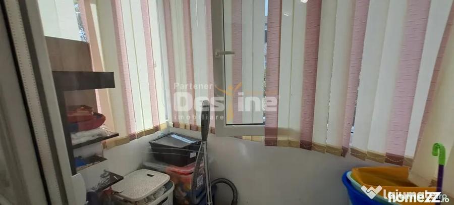 Apartament cu 3 camere semidecomandat în Tătărași