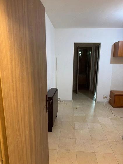 Apartament cu 3 camere semidecomandat, mobilat în Brâncoveanu