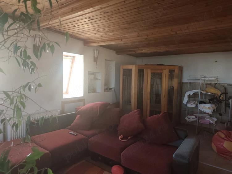 Casă cu 5 camere cu Teren 875 Mp în Ciolpani