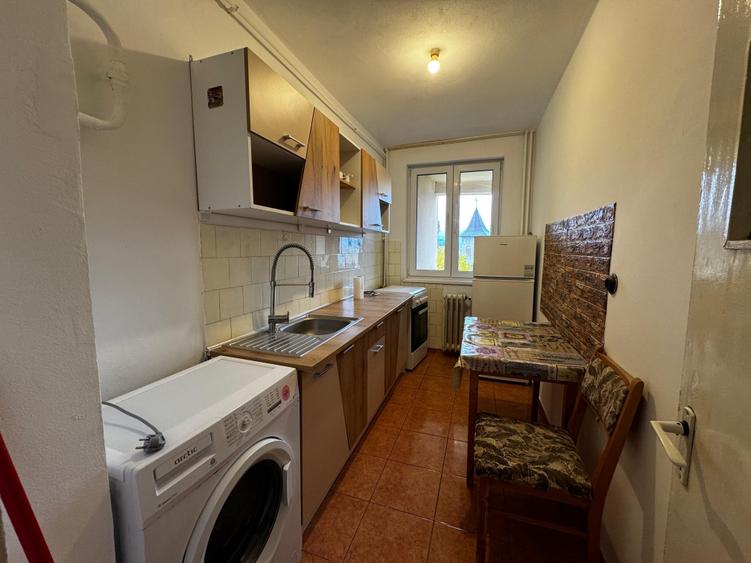 Apartament cu 2 camere decomandat în Podu Roș