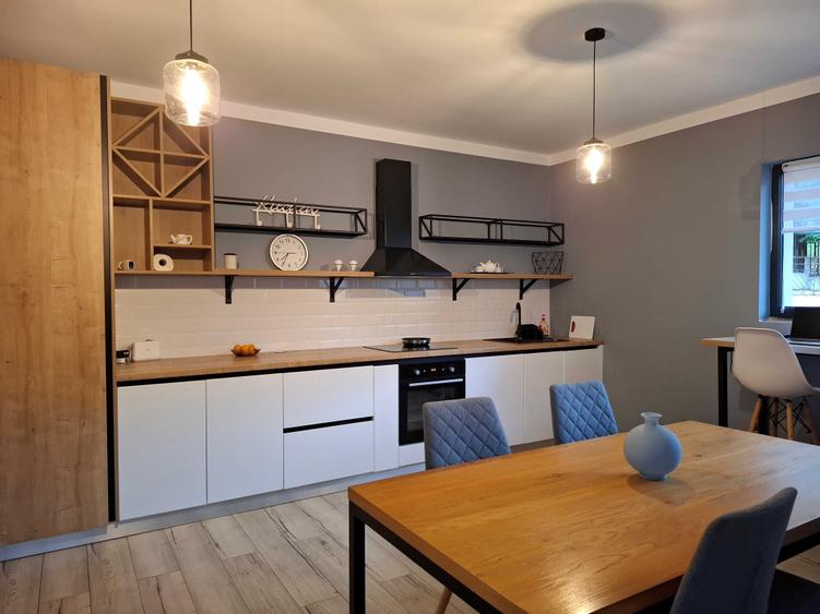 Casă cu 4 camere cu Teren 475 Mp în Câmpului
